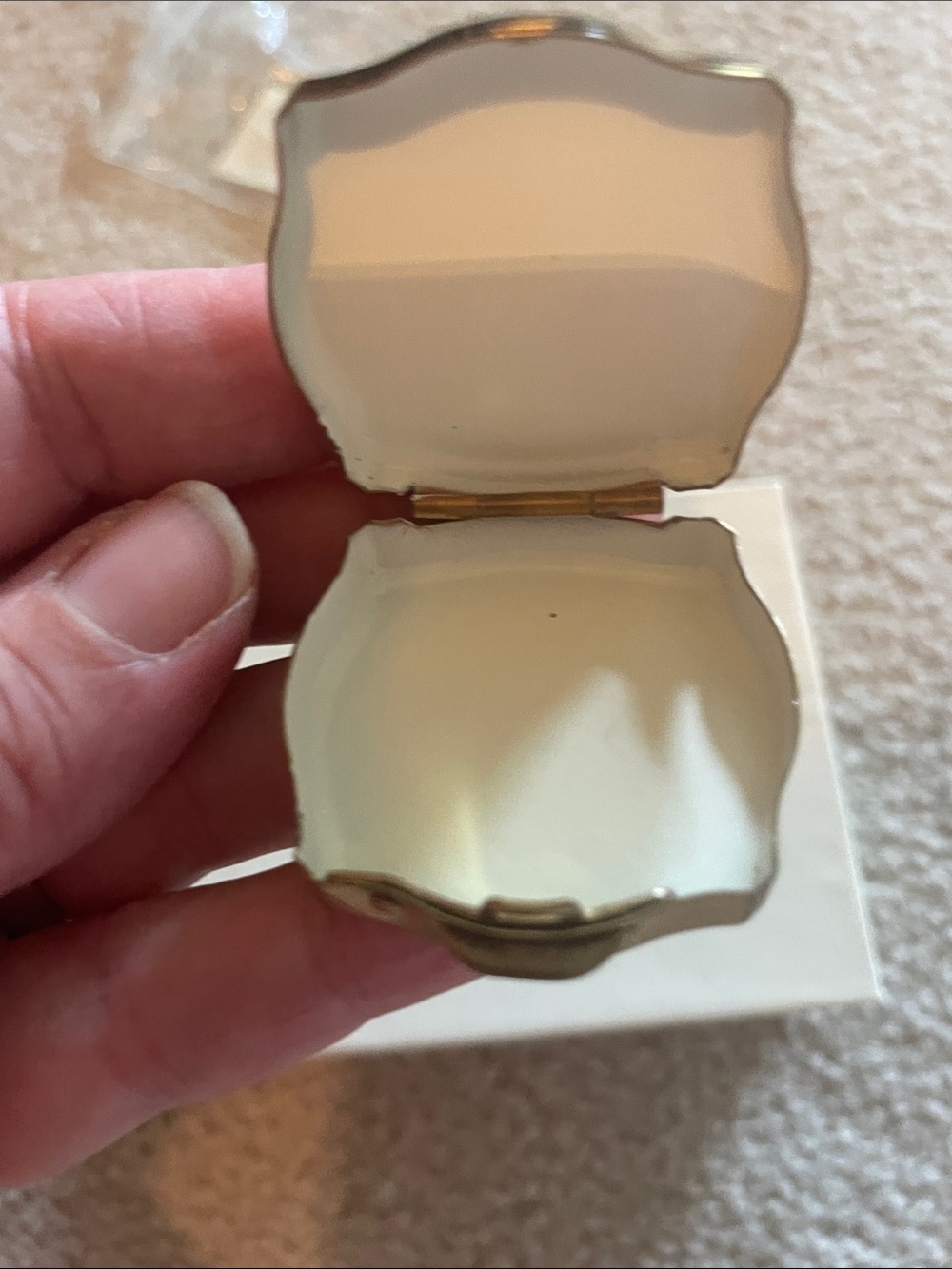 Vintage Stratton pill box - Picture 3 of 4